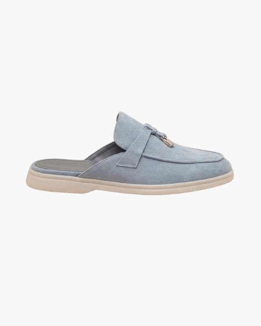 Himmelblauer Wildleder-Mule im mediterranen Stil