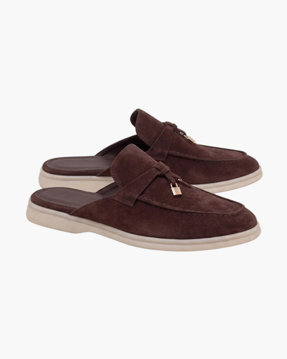 Braune Wildleder-Mule im mediterranen Stil