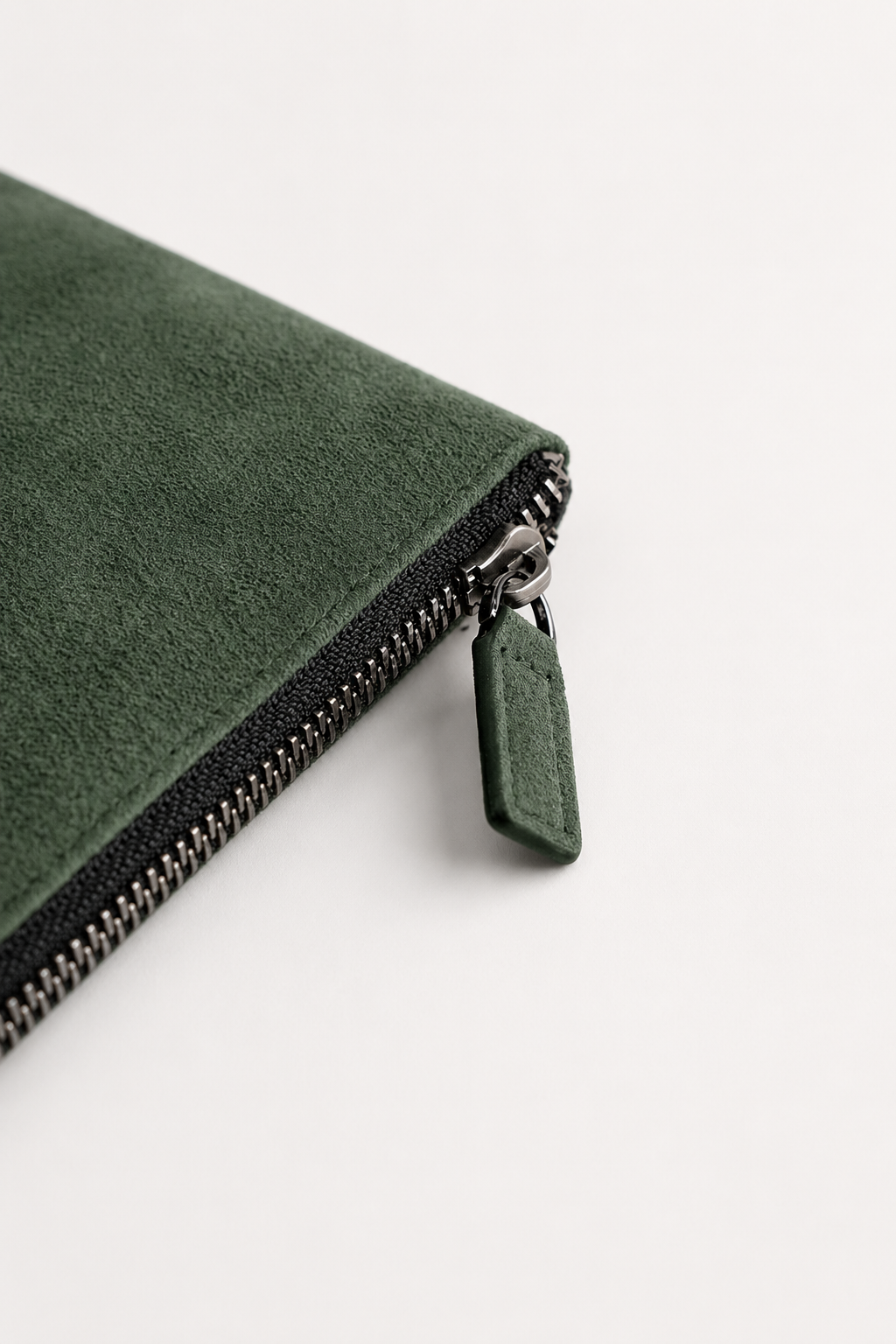 Alcantara Clutch Bag Mitternachtsgrün