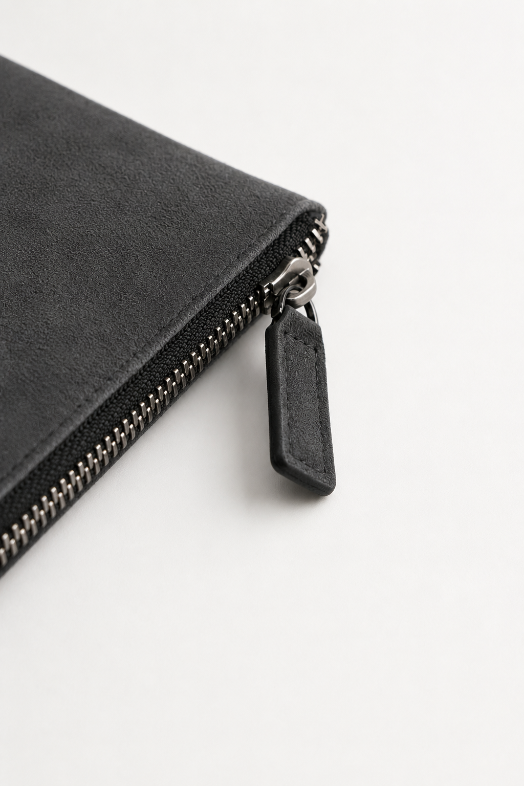 Alcantara Clutch Bag Dunkelgrau