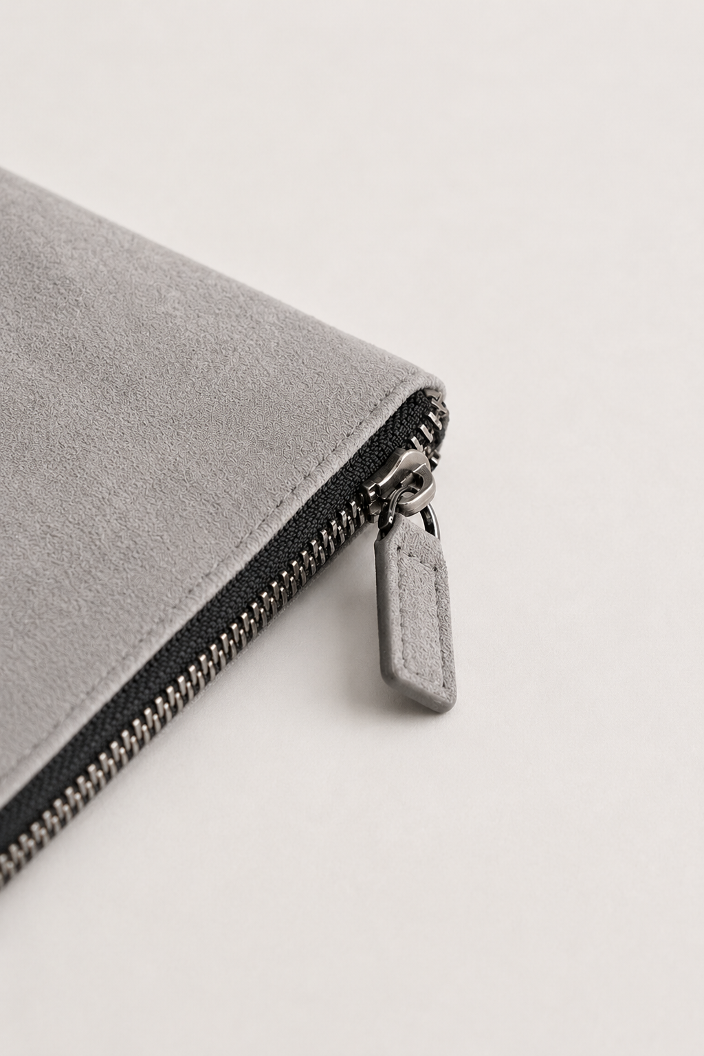 Alcantara Clutch Bag Mondstein Grau