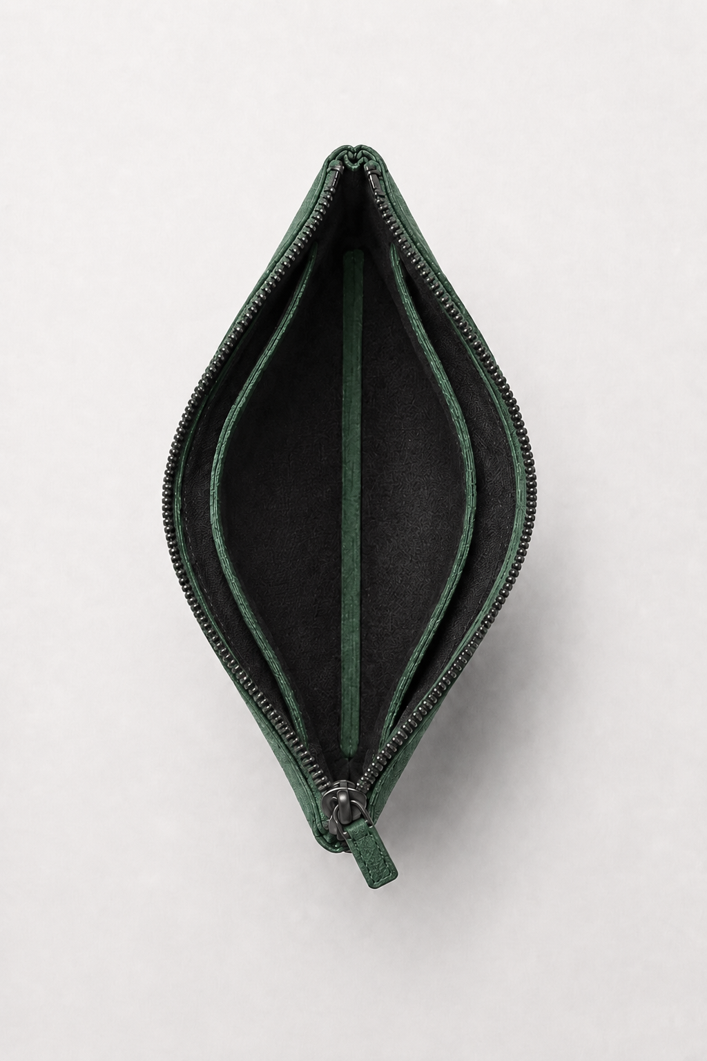Alcantara Clutch Bag Mitternachtsgrün