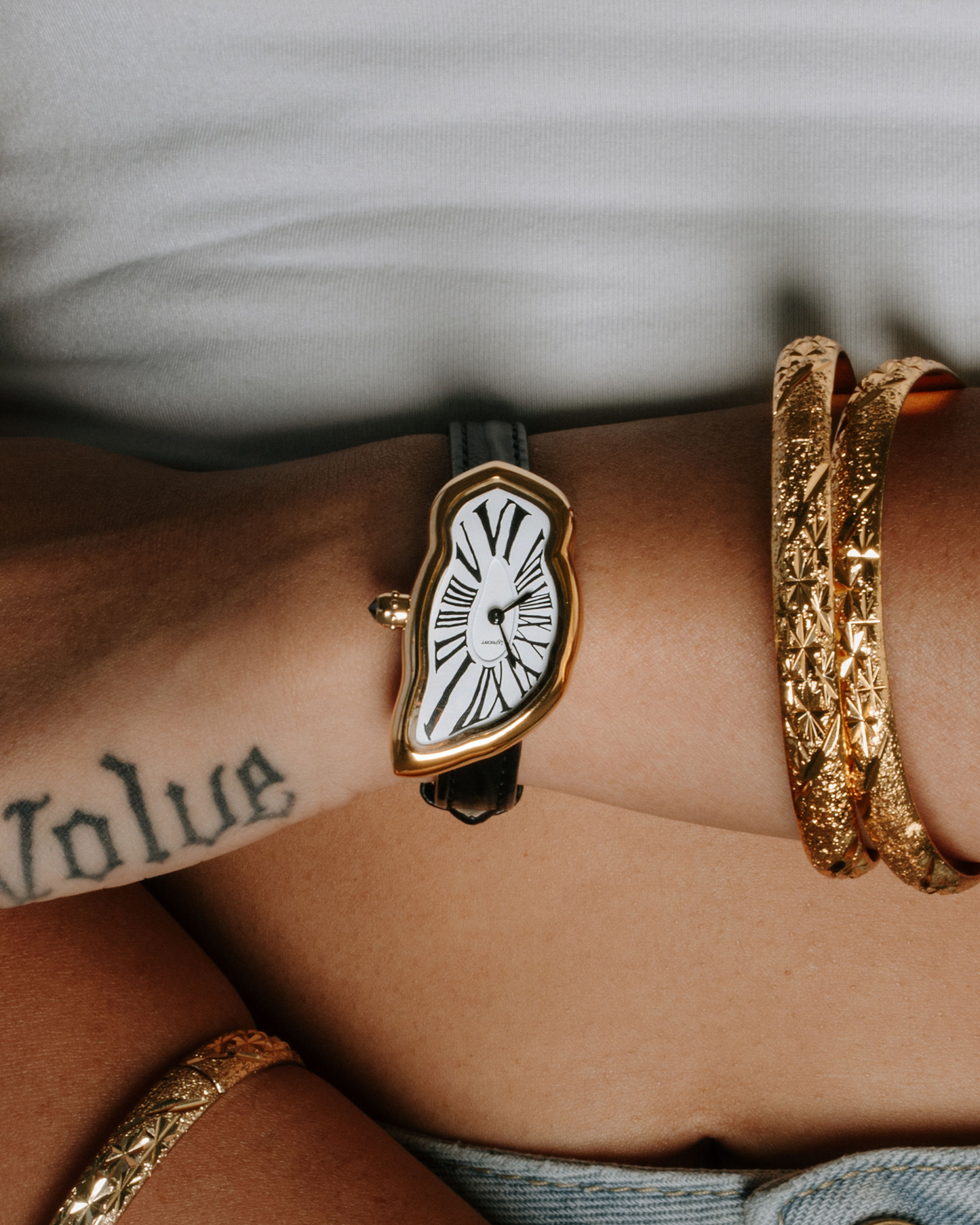 Schmelzende Uhr Klein Gold