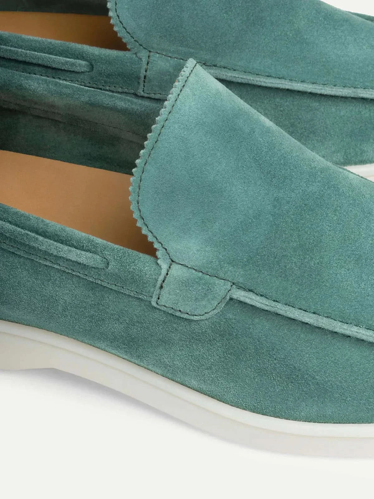 Klassischer Wildleder Slipper Apfelblau